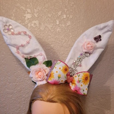 Orejas de felpa de conejito de Pascua con detalle floral y estrás.Conejito, peludo cosplay  Foto 1 de 4