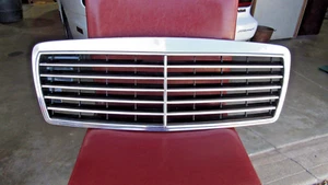 1996-1999 Mercedes E Class OEM Grill 210 E320 E420 E300d - Picture 1 of 2