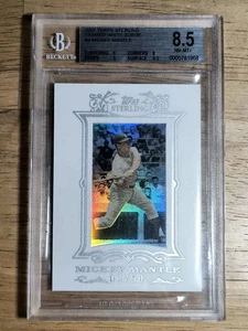 2007 Topps Sterling Framed White Suede #4 Mickey Mantle (BGS 8.5 NMMT+) - Bild 1 von 2