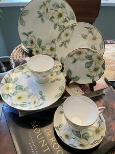 A Lot Of 7 Tuscan Dogwood Tea Cups, Saucers, Side & Salad Plates & Trinket Dish - Picture 1 of 24