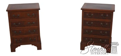 L69334: Par de mesitas de noche inglesas George III de nogal burl Foto 1 de 4