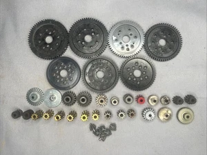 Vintage RC Auto LKW Getriebe Konvolut 39 Teile Ritzel Sortiment Ersatz - Bild 1 von 3
