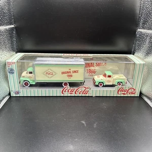M2 Machines Coca Cola - 1956 Ford COE & 1956 Ford F-100 Truck chase Hauler #750 - Picture 1 of 11