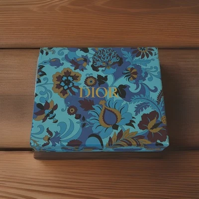 Nuevo y en caja Christian Dior “CD” Peine Decorativo Pavo Real Regalo Exclusivo Madera Grabado Foto 1 de 4