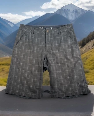Bermuda Mountain Hardwear Masculina 32/12 Cinza Xadrez Bolsos Frontais Planos Excelente Estado Usado - Imagem 1 de 4
