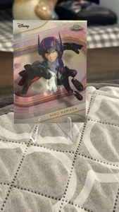 2025 Topps cromo Disney Hiro Hamada #9 refractor  - Imagen 1 de 2