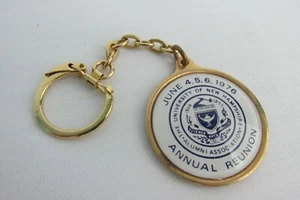 Vintage 1976 Key Chain Fob Gold Tone University of New Hampshire Annual Reunion - Picture 1 of 3