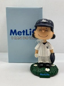 Vtg New York Yankees Lucy Snoopy Peanuts Series Bobblehead 9-9-2014 MetLife NY - Picture 1 of 8