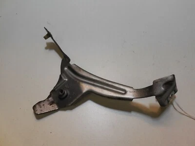 04-10 宝马 E60 535i 535xi 左挡泥板安装支架 7161451 525i 530i 545i — 第 1/4 张图片