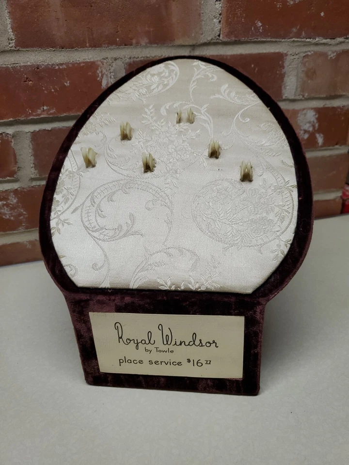 Винтажная витрина столовых приборов Royal Windsor от Towle для обслуживания 6 предметов - Изображение 1 из 4