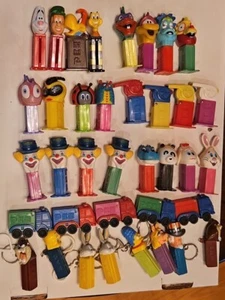37 MINI DISPENSER PESCE CEREALI DINOSAURI VITA FISCHIO CLOWN LOONEY TUNES CAMION H2 - Foto 1 di 4