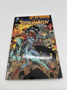 Stormwatch Band 1 TPB (DC Comics 2012 August 2013) - Bild 1 von 4