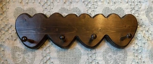 Vintage 70’s Heart Design Wooden Wall Coat Hat Key Rack Shelf 4 Peg 21” - Bild 1 von 4