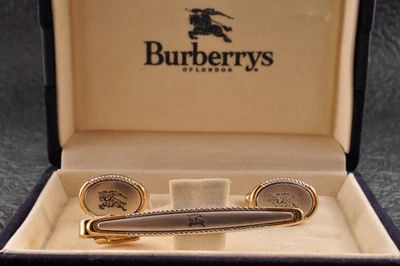Gemelos y clip de corbata estilo tradicional "Burberry" caja marca color oro plata. Foto 1 de 4