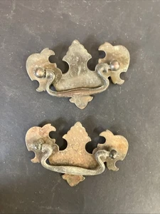 Vintage Brass Patina Metal Handle Drawer Pull Pair Dresser Cabinet Delicate - Picture 1 of 5