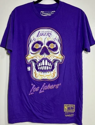 Футболка Mitchell & Ness Los Angeles Lakers Dia De Los Muertos взрослая M фиолетовая - Изображение 1 из 4
