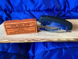 Stanley Bostitch 400P Deluxe Hand Held Stapler with Vintage Box of Staples - Picture 1 of 9