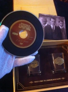 Boardwalk Empire Promo, Stagione 4, 2 Occhiali Hbo, Prohibition, NUCKY. Con DVD - Foto 1 di 12
