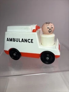Ambulancia Fisher Price Little People de colección y conductor/médico - Imagen 1 de 10