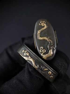 Pinheiro japonês e macaco Fuchi & Kashira para Wakzashi Edo período B162 - Imagem 1 de 4