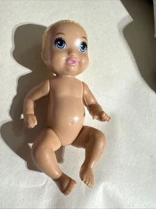 Mattel Barbie Skipper Babysitters Inc Figura Bebé Rubio Ojo Azul Repuesto - Imagen 1 de 4