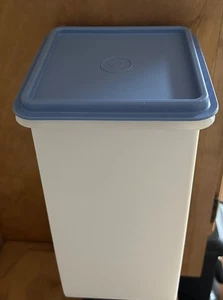 Tupperware Saltine Cracker Bread Keeper 1314-2 Container w/ Blue Lid 1315-6 VTG - Picture 1 of 4