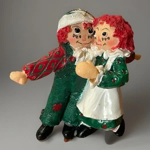 Raggedy Ann & Andy Dancing Cheek to Cheek 1998 adorno de Navidad S & S - Imagen 1 de 6