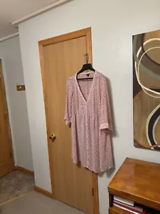 Vestido camisero tórrido talla 2 (2X) rosa con estampado de corazón hasta la rodilla con mangas enrollables - Imagen 1 de 4