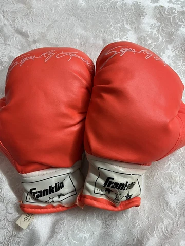 SUGAR RAY LEONARD WELTERWEIGHT USED VINTAGE BOXING GLOVE MADE BY FRANKLIN Cover