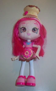 Bambola Shoppies Shopkins ~ Chef Club Donatina con grembiule/fascia - Foto 1 di 2