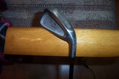 slightly used Taylor Made 320 graphite extra stiff 6 iron RH  - Image 1 of 2