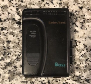 Radio Shack lettore cassette AM/FM vintage per ricambi/riparazione - senza copri batteria - Foto 1 di 2