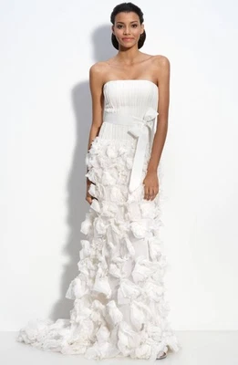 Vestido de noiva Tadashi Shoji sem alças de chiffon com organza tamanho 6 marfim - Imagem 1 de 2