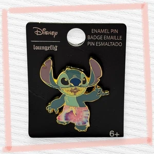 Disney Loungefly Enamel Pin Lilo & Stitch STITCH in HAWAIIAN SHORTS - Picture 1 of 2