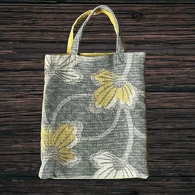 Bolso de mano vintage de tela floral Foto 1 de 3