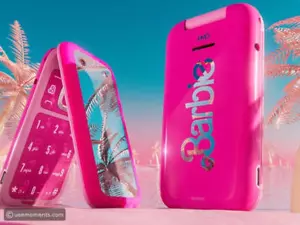 Official HMD Barbie Pink Mobile Flip Phone. Unlocked Brand NEW - Picture 1 of 9