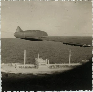 PHOTO ANCIENNE - VINTAGE SNAPSHOT - AVION BATEAU TANKER OBSERVATION - PLANE BOAT - Picture 1 of 1