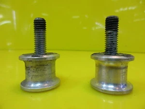 SUZUKI 03 GSXR600 SWINGARM SPOOLS SPOOL SET PAIR LIFT WITH HARDWARE 2001-2003 - Picture 1 of 4