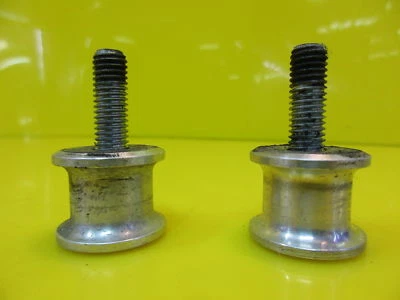 SUZUKI 03 GSXR600 SWINGARM SPOOLS SPOOL SET PAIR LIFT WITH HARDWARE 2001-2003 - Image 1 of 4