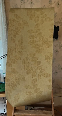 口音墙纸卷。  绿色和棕色,带金属装饰。 — 第 1/2 张图片