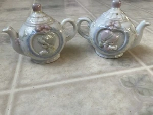 Precious Moments 1993 Girls Having Tea Pot Salt Pepper Shakers 301493 Porcelain - Picture 1 of 4
