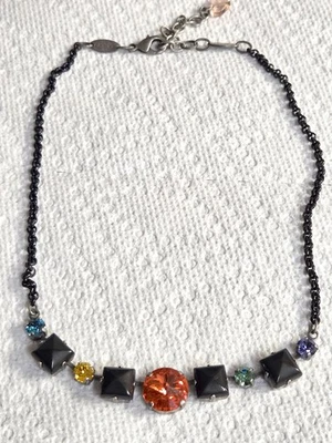 Collar Sabika Multi Piedra Colección Negro Coqueto 2015 Foto 1 de 4