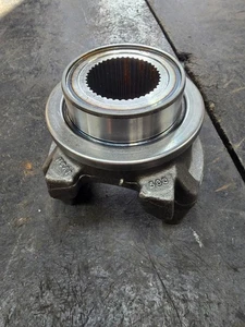 5001048 , 29540320 , DANA SPICER , ALISSON TRANSMISSION YOKE - Picture 1 of 4