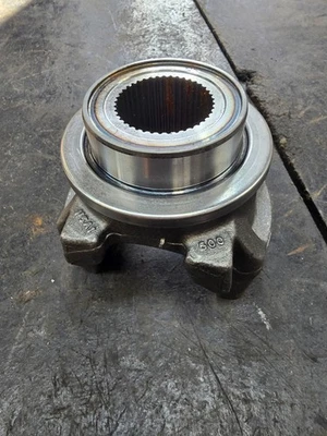 5001048 , 29540320 , DANA SPICER , ALISSON TRANSMISSION YOKE - Image 1 of 4