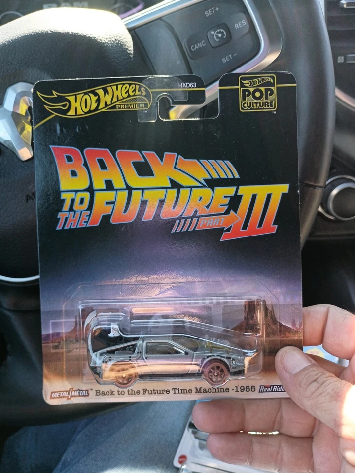 Hot Wheels FLD25 1:64 Regreso al Futuro III Time Machine 1955 - Plateado (HCP22) Foto 1 de 2