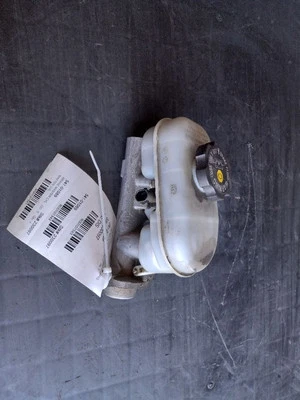 Cilindro maestro de freno 98-02 Chevrolet Camaro 18060784 Foto 1 de 4