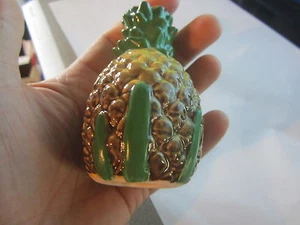 AGITADOR DE PIÑA O PIMIENTA VINTAGE AMARILLO Y MARRÓN CON TAPA VERDE 7 LÍNEAS - Imagen 1 de 5