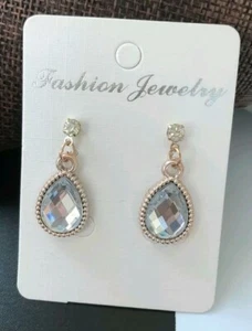 GOLD DROP PEAR SHAPED EARRINGS IN CLEAR **UK SELLER** WEDDING BRIDE PRESENT - Picture 1 of 1
