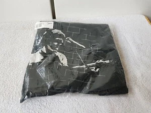 Earl's Court 1980 The Wall T Shirt Size L (New ) - Picture 1 of 3
