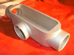 CUERPO DE SALIDA/CONDUCTO DE CONDUCTO/CONDUCTO DE CONDUCTO MALEABLE DE 2" FORMA T200-M - Imagen 1 de 2